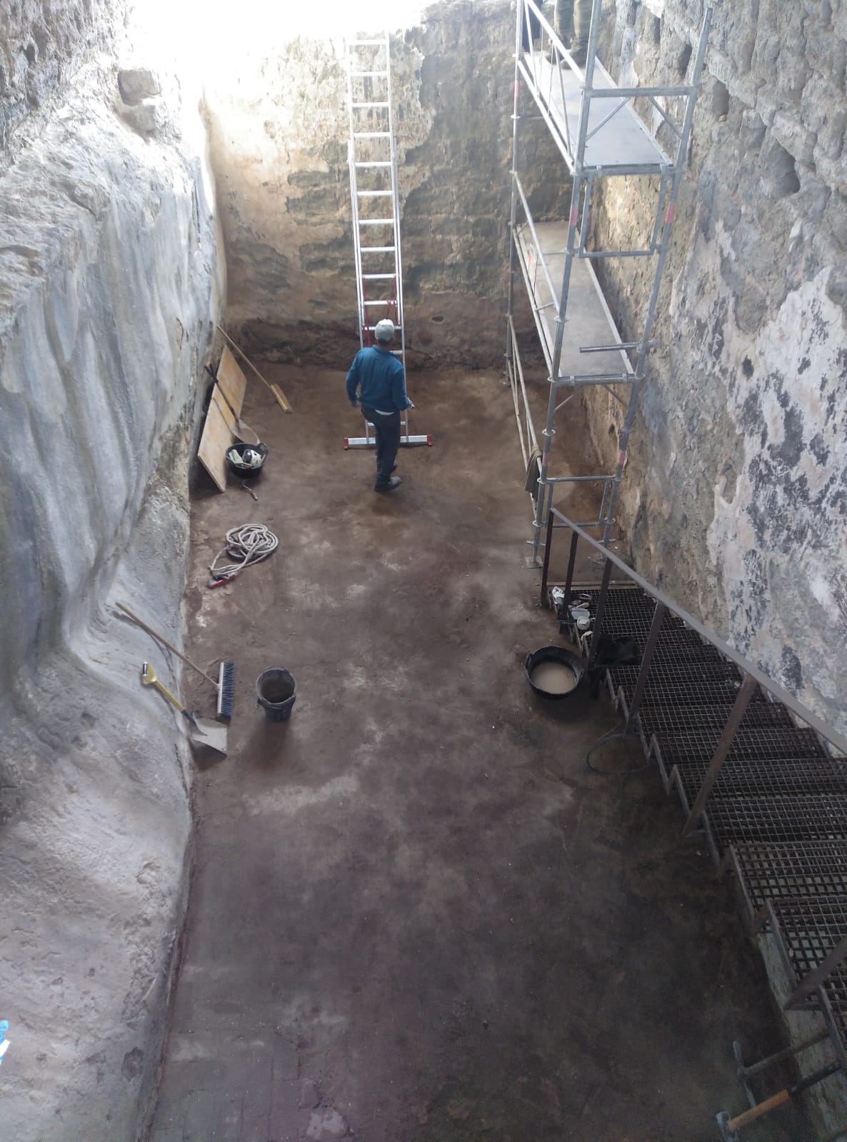 excavació interior cisterna